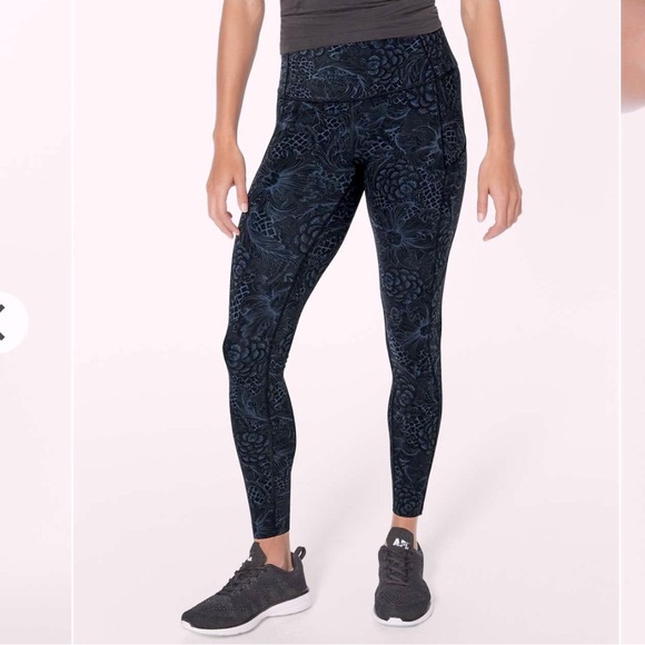 Lululemon Fast & Free 7/8 Tight 25" - Picture 2 of 13